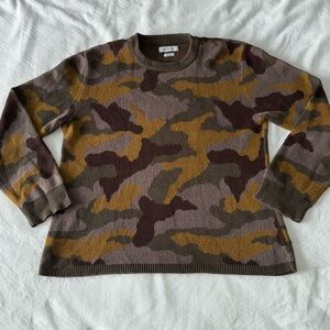 URBAN OUTFITTERS Camo Sweater Large size